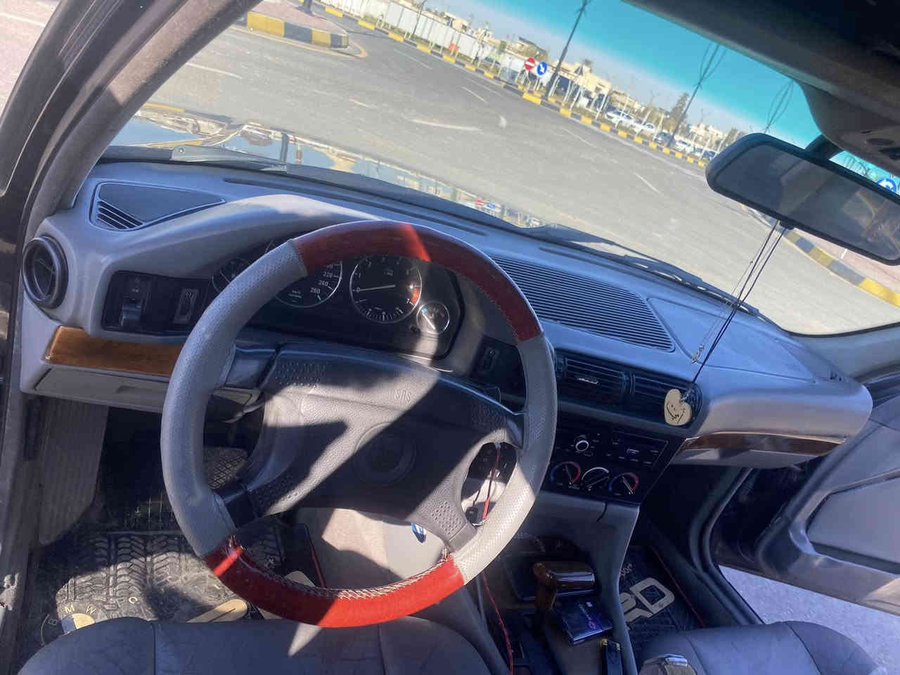 السلام عليكم 
للبيع بي ام 525محرك كبس 
مصبوغة صبغ عام جمالية 
مكفولة من الضرر 
كشنات جلد 
كير توماتيك
كير ومحرك شرط 
٤ جام كهربائي 
مثبت سرعة 
مانع انزلاق
هزة جديدة 
سنوية2030
كاربون بانزين
السعر 75 
***********كورك
***********
موقع موصل
