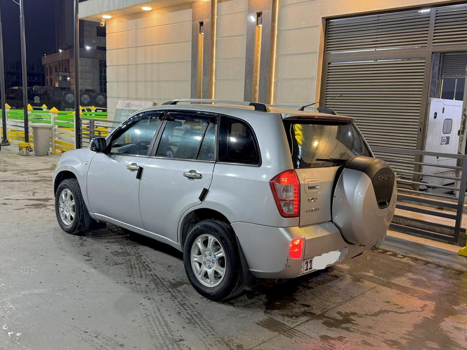 السلام عليكم  عيني للبيع شيري تيكو موديل 2012شكل 2013 سياره جديده جدا مكفوله كفاله عامه فقط صبغ البنيد اثر جراد سياره بأسمي رقم انكليزي تحويل مباشر ماشيه180الاف 
العنوان بغداد البلديات 
مشدود اله شاشه و كامره 
كير كهربائي 
مكينه 1800 نظيفات 
رقم هاتف 
 *********** يرجى الاتصال ما متواجدين على النت فقط اتصال
