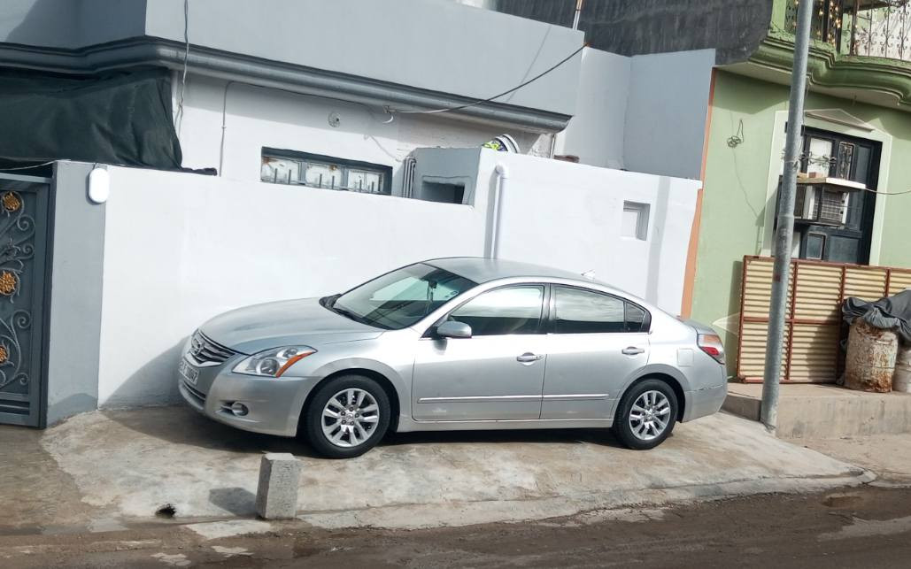 سلام عليكم نيسان التيما خليجي 2010 رقم سليمانيه جديد  ب اسمي سنويه لحد 28 تبريد شغال مكينه وكير اي عيب مابيهن اربع تايرات جديد سونر معروض بل صور مكاني ديالى خانقين ***********
