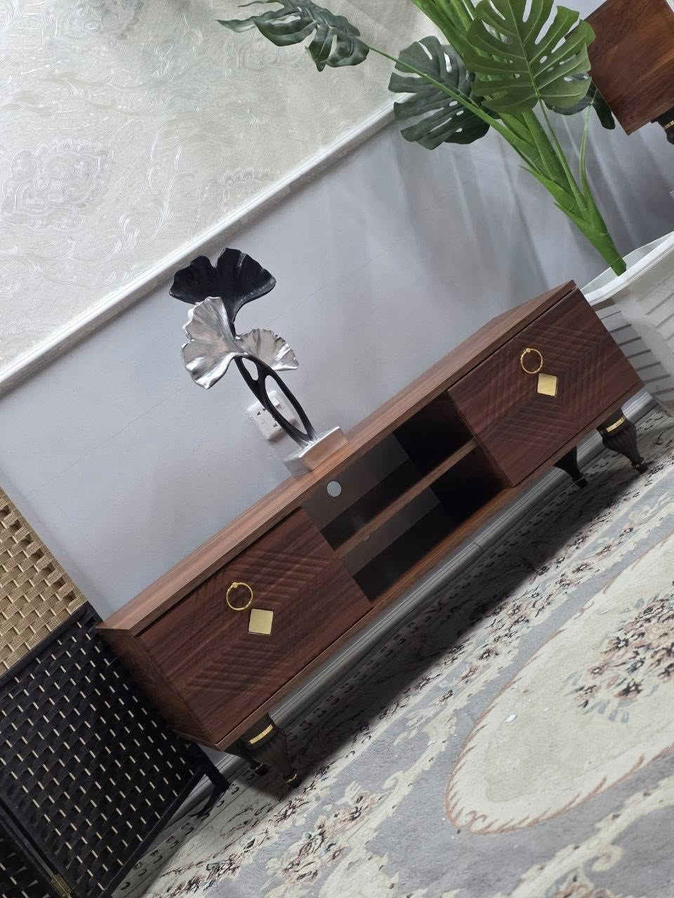 ✨ ميز مودرن أنيق بسعر مميز ✨
🔥 تصميم عصري يضيف لمسة فخامة وترتيب لبيتك 🔥
✔️ مناسب للتلفزيون والديكورات المنزلية
✔️ حجم عملي واستغلال ممتاز للمساحة
✔️ خامات قوية وجودة مرتبة
✔️ شكل أنيق يناسب مختلف الديكورات
📏 القياسات: ▪️ العرض: 120 سم ▪️ العمق: 35 سم ▪️ الارتفاع: 45 سم

💰 السعر: 78 دينار فقط 🔥
🚚 التوصيل مجاني لكل العراق 🇮🇶
#بغداد_عراق#الشعب_الصيني_ماله_حل😂😂 #أثاث #اثاث_وديكور #اثاث_فاخر_فخم_ديكور_مدخل_دواليب_خزآئن_اناره_طاولةطعام_بوفيه


**إذا كنت صاحب هذا الإعلان وتريد حذفه لأي سبب، رجاءا أرسل رسالة إلى الدعم الفني**