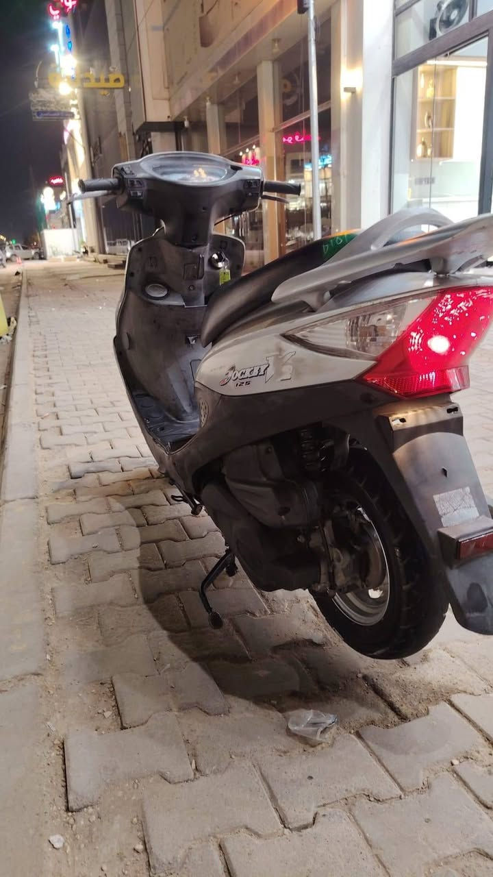 ⚪️Kymco V2 بوليسي ⚫️

❗️موديل2011❗️

❗️رمبه  جديدة ❗️

🔧الميكانيكيات 🔧

محرك 125 شرط زيرو 
❗️الدراجه مكفوله محرك غير مفتوح كلشي نظيف بل دراجه سرعه ونهضه ونعومه وكلشي حلو بيهه امانت الله دهن كله موتل الفرنسي ومعتني بل دراجه هواي❗️

السعر💵800,000💵 وبيه مجال 

مكاني 📍 كربلاء/ قرب مستشفى الكفيل 📍

☎️رقمي*********** واتساب او اتصال تليفون ☎️
