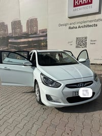 اكسنت ٢٠١١  خليجي  محرك ١٦٠٠ دوش دبل قطرة  بلو  داخل بيجي  فول السيارة...