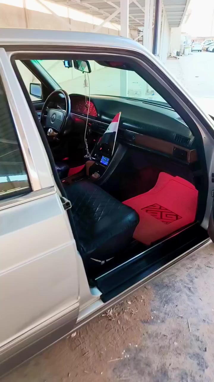 السلام عليكم
مارسدس جانبو300
VVT3000
تبريد
تدفئه
اكسل صدر كله جديد
ممصبوغه بلاد بيه رشات قليله 
64 وبيه مجال لطيبين 
***********
