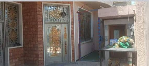 الدار للبيع المساحة 200 متر الواجهية 10ونزال 20
البيت متكون من ستقبال خارجي صحيات 3 +كراج+ مطبخ حار وبارد+حولي2+غرف 6+ بيتونة +صطحين للستفسار مراسله على واتساب فقط 
‏‪***********‬‏ العنوان بغداد الشعب الجمعيات قرب عمار ابو الدهن
