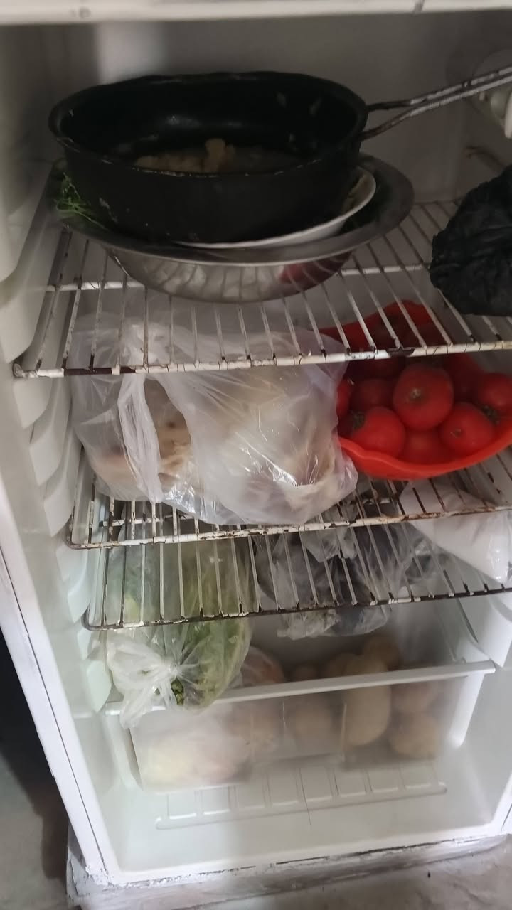 يالله ثلاجه فول ما داخله مصلح تجميد فول سعر 70 وبيه مجال سكن رمادي شارع 60 هاذه رقمي ***********
