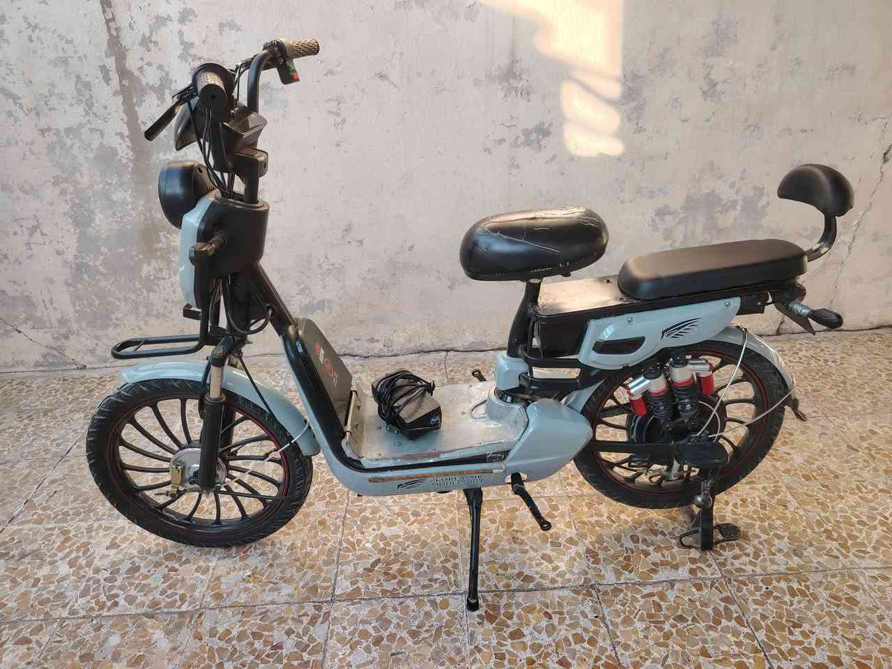 سلام عليكم ورحمه الله وبركاته
دراجه شحن نوعيه كوريه MR
عدد البطاريات 5 جدد شرط
ليت +بك ليت +اشاير +هورن +نشره =كل شغال شرط فول
السعر(250) الف
مكاني #الموصل اليرموك قرب الحديقة
رقم الهاتف للتواصل (***********)
