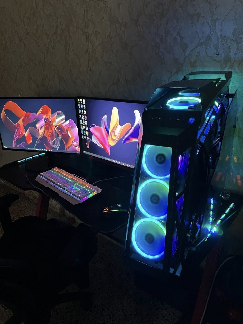 السلام عليكم
CPU : R(5)4300 + cooler  fan
RGB

GPU :اركير RTX 1660 extreme Edition 12GB 
RGB

RAM : 16gb 2x8 3200HZ RGB

M.B : msi Z390 gaming plus

P.S : 500W RGB

HARD : 1tb + 256 SSD Kingston  

CASE : Sama

السعر (700) مع شاشه سامسونك 90هرتز وملحقات لبيسي كامله ارجيبي 

للاستفسار ***********
مكاني بغداد
