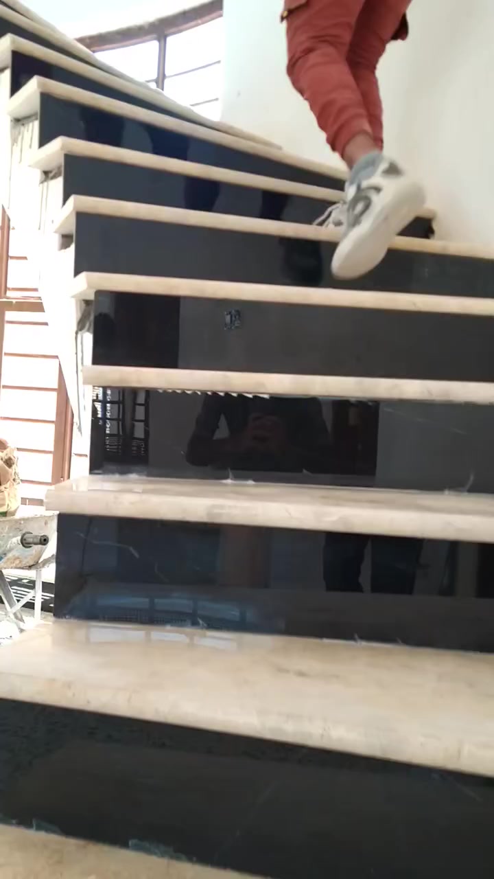 السلام عليكم خلفه درجه اولى شرط مهندس اطلع متر وع اليوميه والماعنده يدلل شرط شغل فول بايه ومرايه سيراميك بورسلاين مرمر ديكور حجر كولشي اشتغل يخص التغليف ارضي جداري للتواصل ***********و ***********
