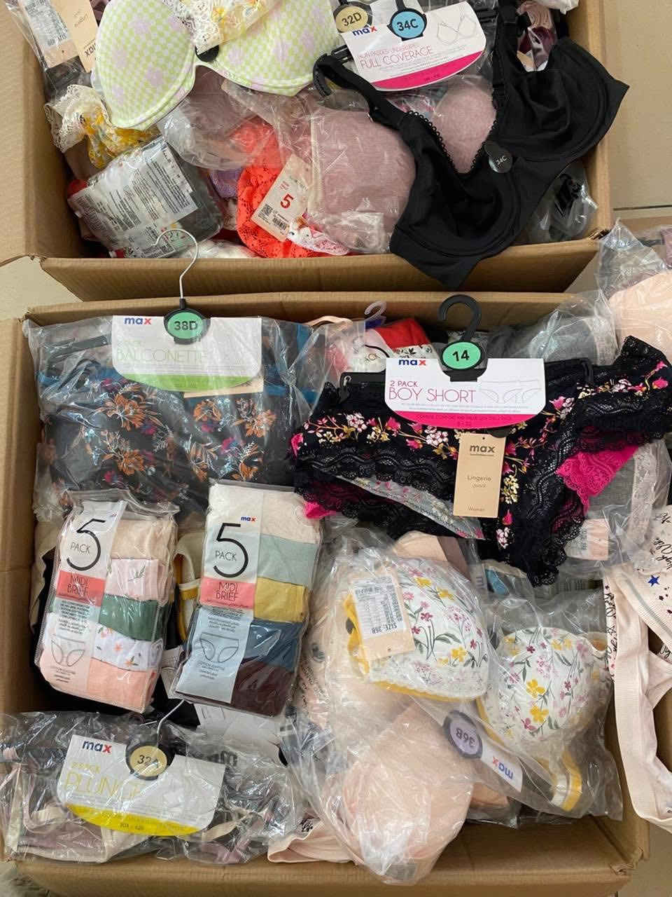 بمناسبة راس السنة عرض خاص لداخلي Max 
العرض على الكارتون وزن 100 كيلو فقط 
توصيل كافة محافظات العراق
للحجز والاستفسار واتس 

‭0773 048 2046‬
