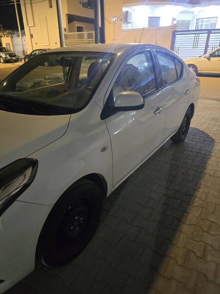 صني موديل ٢٣ سيارة ماشية ٣٨ الف سيارة نظيفة تخم تايرات جديد كفالة كير ومحرك و حدادية 
شاشة اندرويد تبريد و تدفئة
بيها رصعات بجهة العبري موضحة بالصور و مبدلة عرضانية فقط
سعر ١٢٠ وبيها مجال 
رقم :
*********** البصرة, العراق
