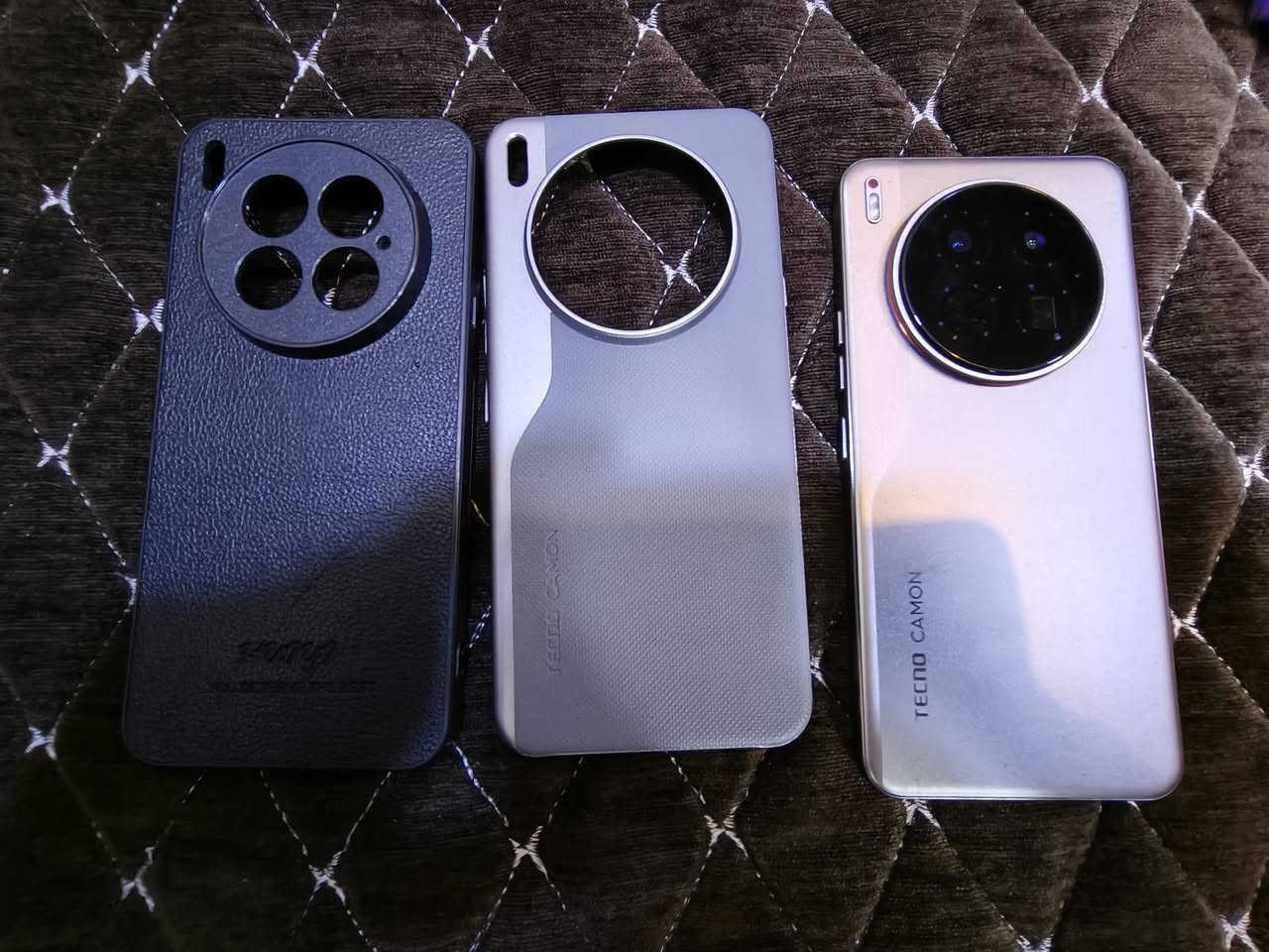 السلام عليكم
تكنو كامون 40 بريمير 5g
المعالج dimensity 8350 
ذاكرة 256 
باتري 70 واط
كاميرات عدد 3 على 50 ميكابكسل والامامية 50 
الشاحنة الاصلية والكفر الاصلي والعلبة كلهن موجودات
التلفون غني عن التعريف 
سعره 375 وبي مجال بسيط
رقم التلفون ***********
