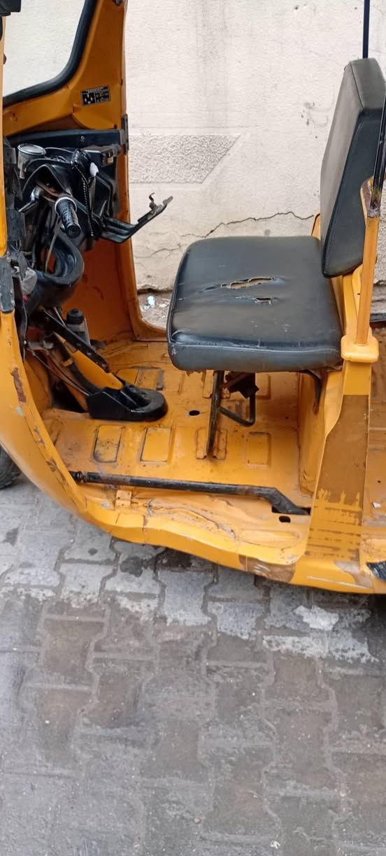 السلام عليكم تكتك تي في اس للبيع م 2020 مكينة 23 جديدة أوراق كاملة كهربائيات شغاله جاهزة كبل للشارع ماناقص اي شي السعر 2,600 وبيها مجال قليل حك الجيه مكاني بغداد الاستفسار على الرقم ***********
