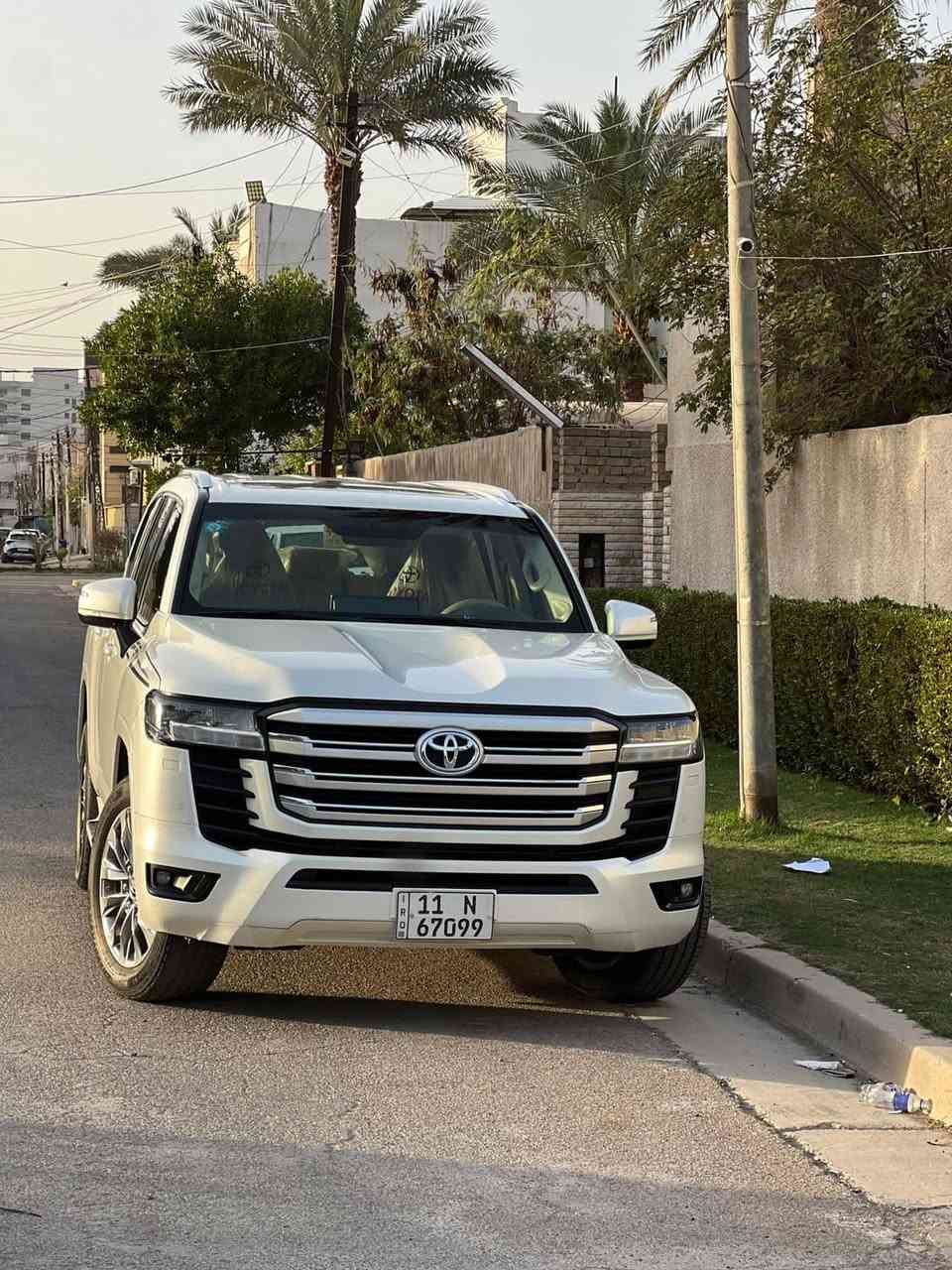 السلام عليكم 🫡 
من رخصة الأدمن المحترم …
للبيع سيارة لاندگروز GXR 
2022 أصل كفالة عامة
فول مواصفات 1/1
معروفه مواصفات الGXR تون تيربو
مكينة وگير تحكمات ستيرن
جهتين مثبت سرعة كشنات جلد حار ☀️
بارد ❄️ كشنات كهرباء تشغيل عن بعد
فور ويل + تو ويل فتحة 7 راكب
رقم السيارة بغداد بأسمي تحويل
في اليوم الثاني 
موقع السيارة بغداد
للتواصل : ***********
السعر :597 $ وبيها مجال .
