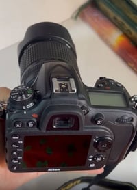 نيكون D7200 هي كاميرا احترافية ذات عدسة أحادية عاكسة (DSLR) بدقة 24.2 ...