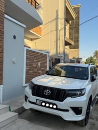 للبيع برادو ٢٠٢٣ /مد نايت  بيضاء للون   Tx.s  ساز/sas  رقم بغداد الجدي...