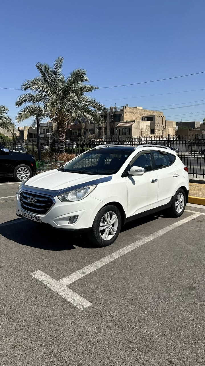 السلام عليكم .. توسان خليجية للبيع 2012 ، 
مكينة 2400 السيارة بحالة جيدة وفول مواصفات سقف فتحتين بانوراما وشاشة كبيرة وكامرة خلفية اشاير بالمري، بيها صبغ بنيد ونص باب السايق وطخات خفيفة والسعر محسوب على هذا الاساس
السيارة ماشية 223 الف المكينة والكير بحالة جيدة جدًا دهن كله من الحسام وبانزين محسن 
سعرها 125 ورقة والسعر قابل للتفاوض 
عنواني بغداد الأعظمية المقبرة الملكية 
للتواصل ***********
