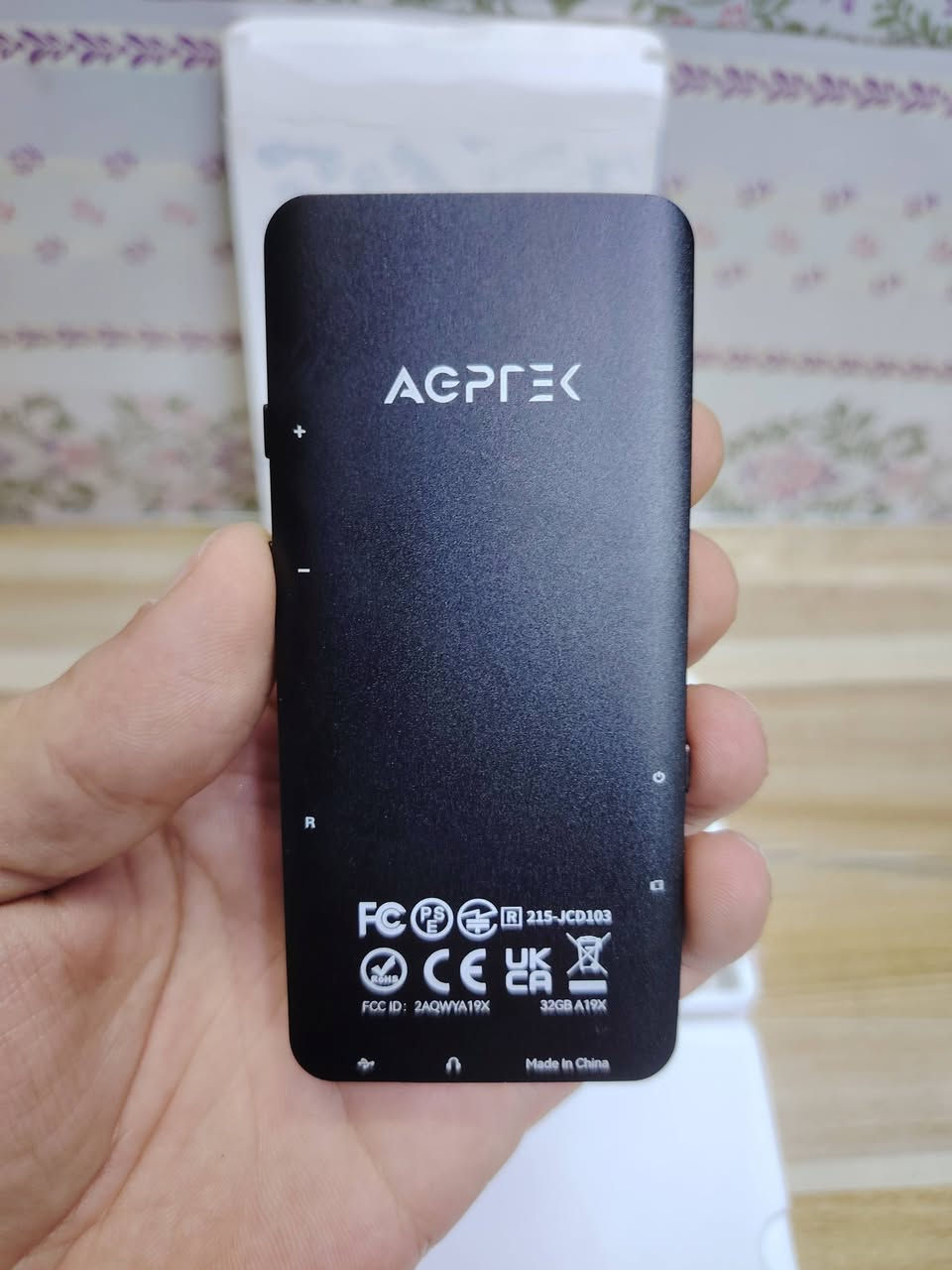 مشغل موسيقى mp3 محمول AGPTEK بسعة 32 جيجابايت، مزود بتقنية بلوتوث 5.3، وشاشة منحنية 2.4 بوصة، ، وراديو FM، ومسجل صوت، يدعم بطاقة ذاكرة حتى 128 جيجابايت، موضح بالصور السعر 12 الف للطلب او الاستفسار التواصل عبر رسائل الصفحة متوفر توصيل بغداد ومحافظات 👍 #تابع_الصفحة_يوصلك_كلشي_جديد


**إذا كنت صاحب هذا الإعلان وتريد حذفه لأي سبب، رجاءا أرسل رسالة إلى الدعم الفني**