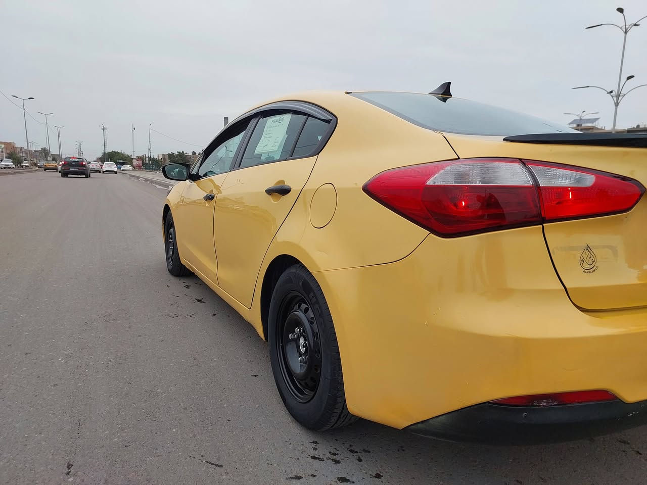 سلام عليكم عندي كيا فورتي 2015 كفاله عامه السياره ليبل واحد استخدام شخصي باسمي ما مشتغله تكسي حداديه وصدر خلفي وامامي دوشمه تخم تاير لا يت زنون كامره تبريد تدفئه اخوان اخوكم موضف ما مشتغل تكسي السعر 103 وبيهه مجال العنوان بغداد شهداء البياع رقم الهاتف ***********
