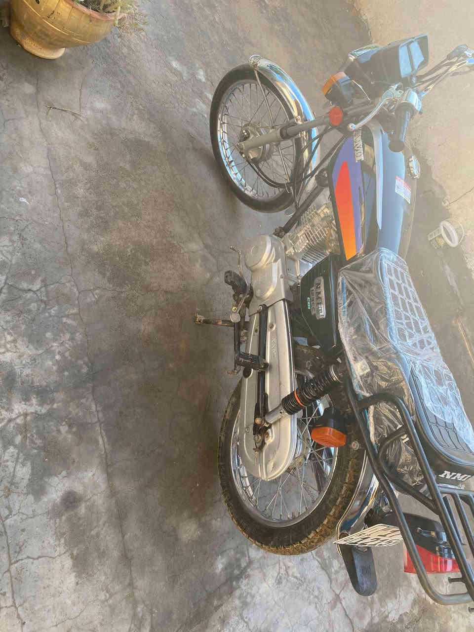 سلام عليكم
شباب دراجه للبيع ناما شلامجه رقم وسنويه بسمي
مودييل 2019 مكينه مفتوحه ونضيفه كهربيات شغاله. 
  سعر خاص. رقم ه.  ***********
