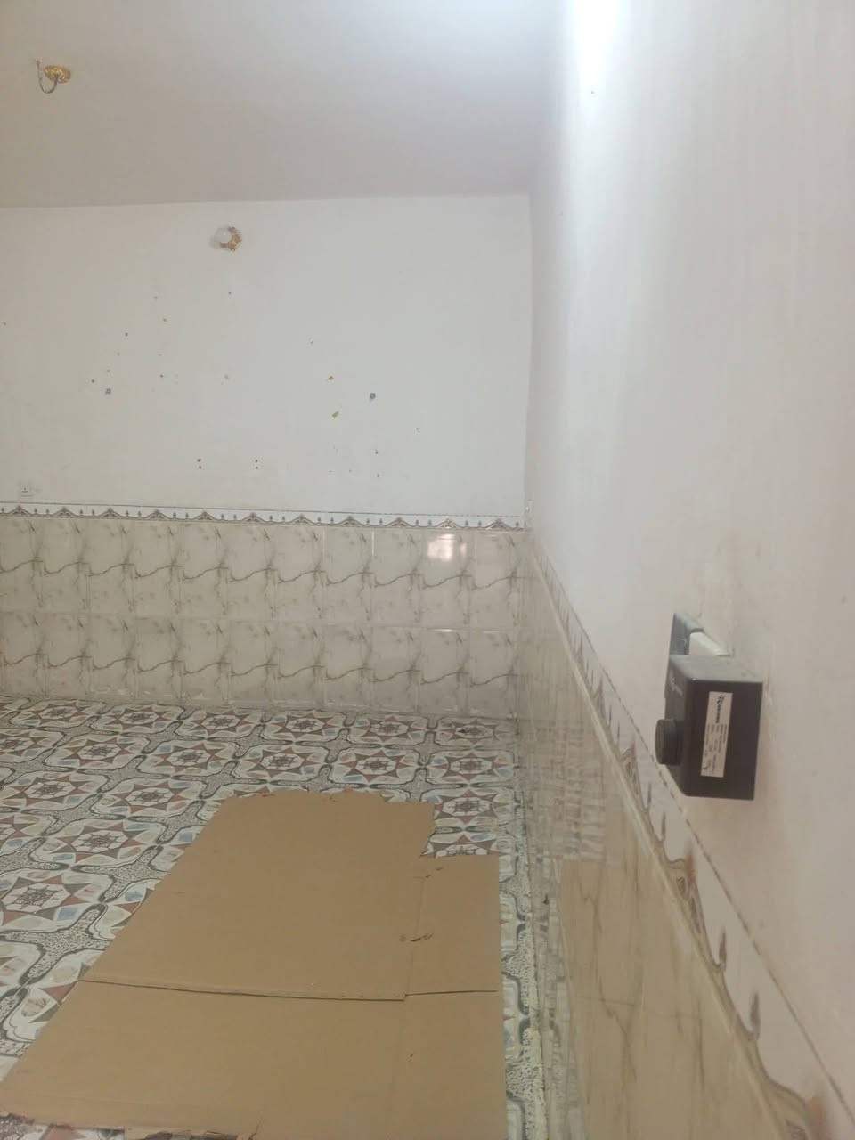 .....ا(للهم صل على محمد وال محمد)..........

             (#السعر كلش #مناسب)

                        (👇)

يعلن مكتب الزهراء للعقارات والمقاولات العامه للبيع وشراء الاراضي والدور السكنيه والبنايات التجاريه عن بيت طابو زراعي سند 25 تحويل مباشر باسم المشتري البيت جاهز مجهز كامل 

المساحه الكليه/100 متر مربع 

الخدمات/ ماء كهرباء الشارع سبيس 

جنس العقار/ طابو زراعي سند 25 تحويل مباشر 

................(محتويات البيت)....................؟

استقبال+صاله+غرفه نوم+مطبخ+المجموعه الصحيات داخليه وخارجيه+السقف كونكريت+طرمه كبيره+يحتوي على سخان+تانكيات اثنين+ماطور ماء+كهرباء وطني مولد+البيت جاهز مجهز تجيب اغراضك  تقعد بيه 
الارضيه سيراميك+ والجدران سيراميك 
البيت كلش حلو وسعره مناسب جدا جدا جدا

موقع البيت/بابل/ المسيب/ حي الجامعه 
كلش قريب من الشارع الرئيسي لحي الجامعه 

السعر/يرجى مراجعه المكتب 
سعر البيت كلش مناسب اذا اصحاب الدخل المحدود 

للاستفسار اكثر يرجى مراجعه المكتب مكان المكتب بابل المسيب مفرق معمل السمنت او للاتصال على ارقام التاليه 
***********
@إشارة #للجميع
