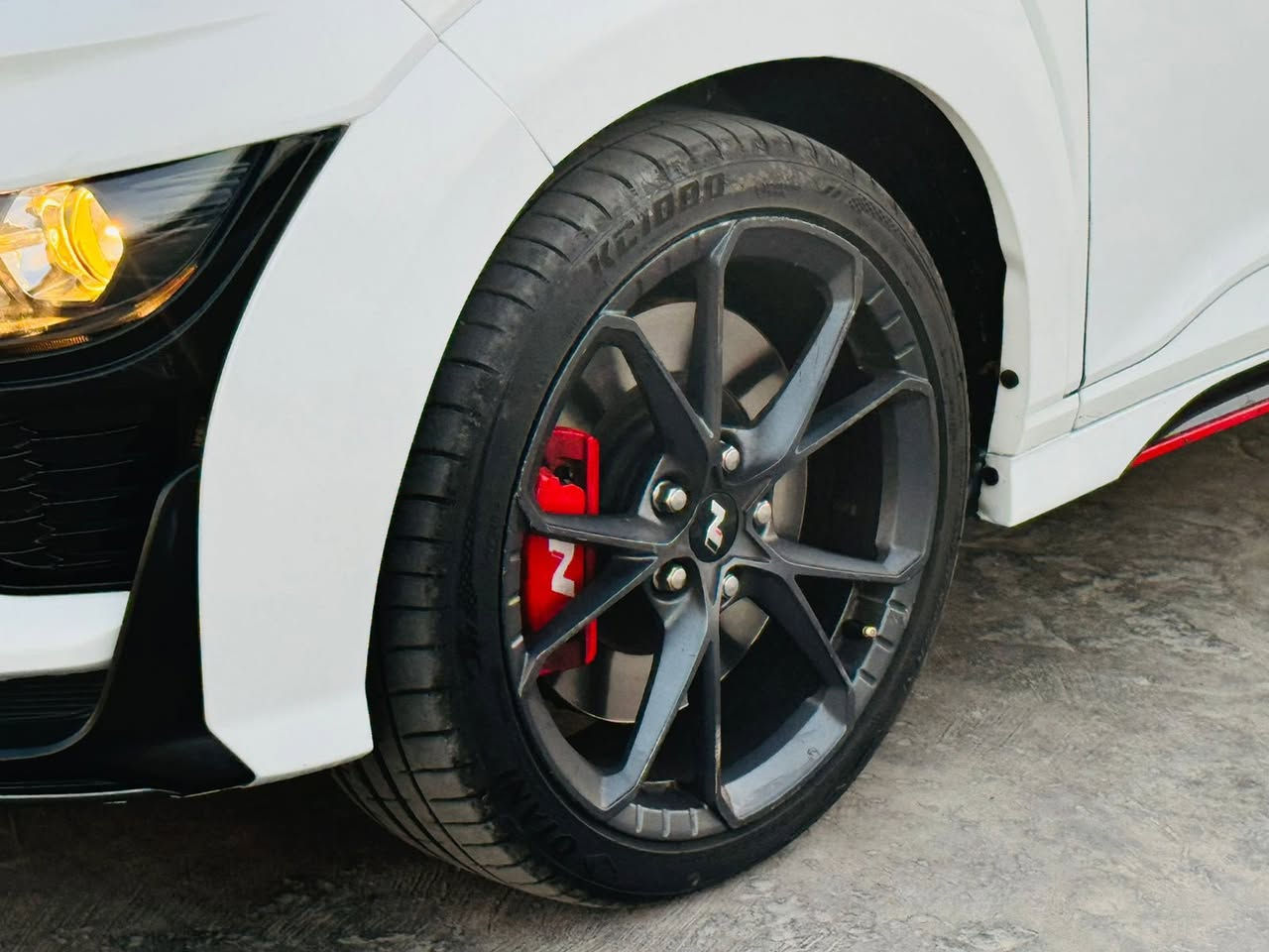 كونا موديل 23 فئه N
وارد كوري 
ماشيه 35 الف كيلو
رقم اربيل باسم صاحب سياره تحويل مباشر
مواصفات غنيه عن تعريف 
بصمه 
فتحه 
ويل كب رياضي 
كشنات كهرباء
كشنات تدفئه تبريد
تدفئه مقود
رادارات
سايد بريك بصمه 
شفتات وبعد هواي مواصفات
محرك 2000 تيربوا طياره
حادثه صفحه صبغ وسونار موجوده
سعره 163 وبيه مجال لشراي 
مكانه حله شارع 40 
واتساب ***********
اتصال ***********
