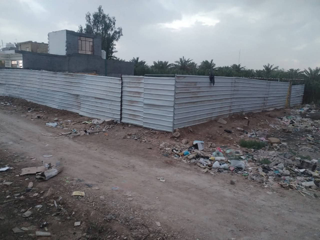 السلام عليكم قطعه ٤٠٠ متر ابيع 200متر منها
عنوان القطعه وره مطعم الواحه القديم نزلت التصنيع تبعد عن شارع العام 300الراغب بشراء يتصل ع رقم
***********
