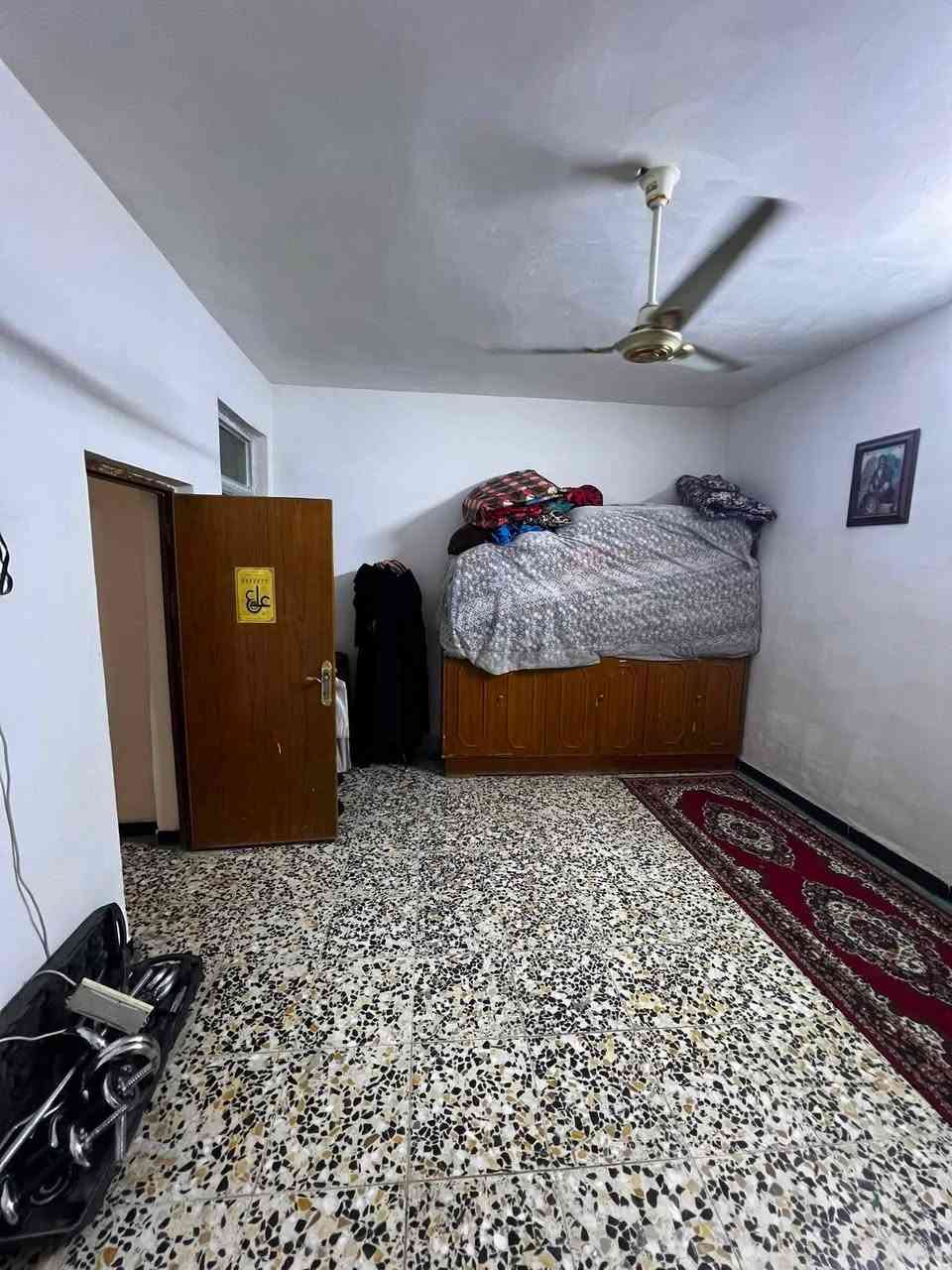 دار للبيع بمنطقه الزعفرانيه حي الزهور الزراعي بيت طابق ونص استقبال كليدور وغرفتين وصحيات ارضيه كاشي والسطح شتايكر البيت مساحته ١٠٠متر كهرباء خط ذهبي و وطنيه واجهة ٥ ونزال ٢٠ بيت نضيف سند ١٧ موقعه الزعفرانيه حي الزهور الزراعي مقابل مول الجوهره الفرع بدايته صوره الصدر السعر٦٢ وبي مجال ***********
