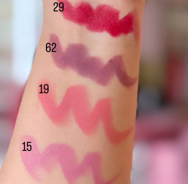 💄 أحمر شفاه Matte Lasting من Seventeen
لون جميل بلمسة مطفية أنيقة
ثبات طويل ويمنح الشفاه مظهرًا جذابًا
يحتوي على حماية SPF15 لحماية الشفاه
مناسب للاستخدام اليومي والمناسبات
التوصيل متوفر 🚚
للحجز راسلنا على الخاص 📩


**إذا كنت صاحب هذا الإعلان وتريد حذفه لأي سبب، رجاءا أرسل رسالة إلى الدعم الفني**