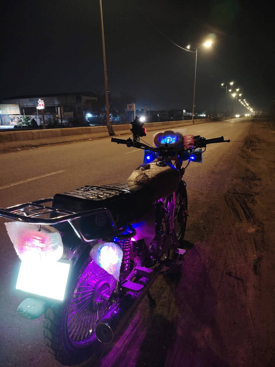 يا الله 
للبيع تايكر موديل 25 صارلها سبوع من نازله
دراجه ما نقصها اي شي كفاله من كلشي 
لليحب يتواصل 
رقمي***********
مكاني بغداد راشديه
