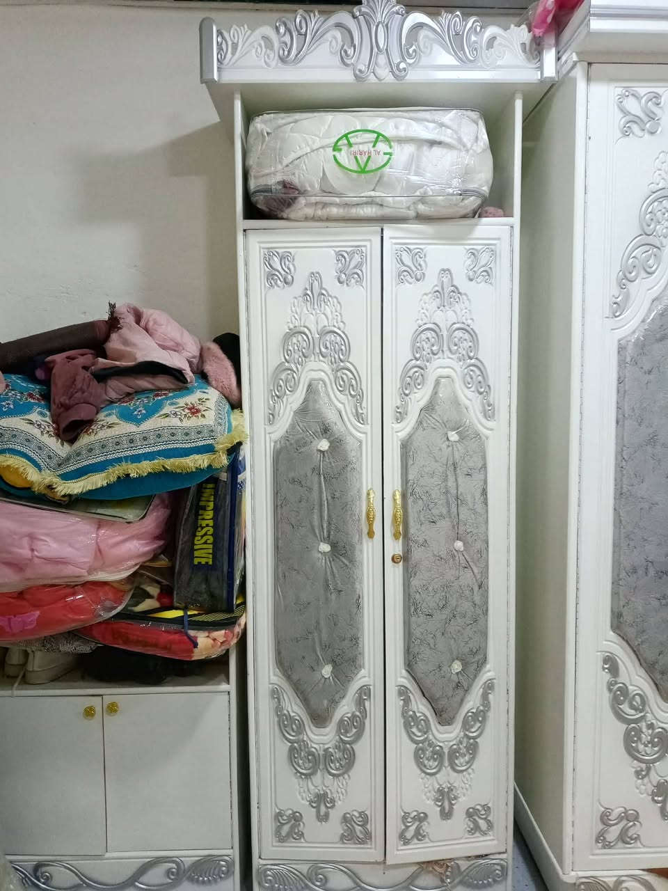 غرفه نضيفه سعرها 800 وبيها مجال الدوشك وياها هاذه الرقم وبي وتساب ***********
