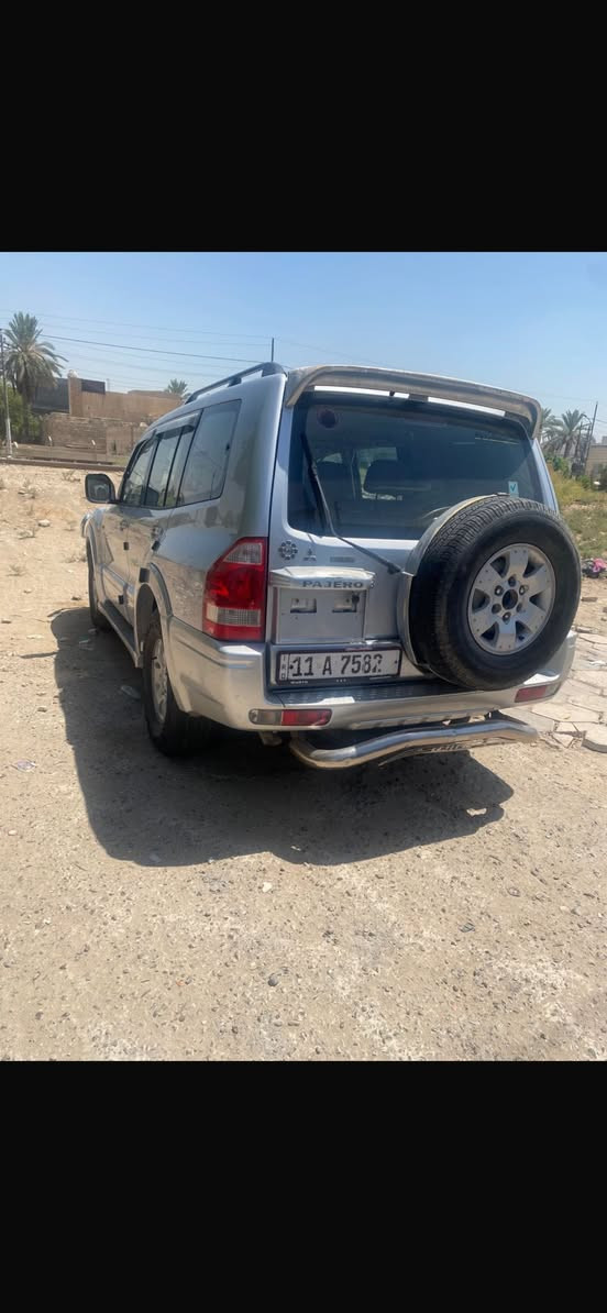 السلام عليكم
باجيرو موديل 7 بدون صبغ جرد عندي البنيد وبدلته 
السياره نضيفه مال بيت 
مكانها حي الجامعه 
السعر 93 وبيها مجال لشاري 
***********
