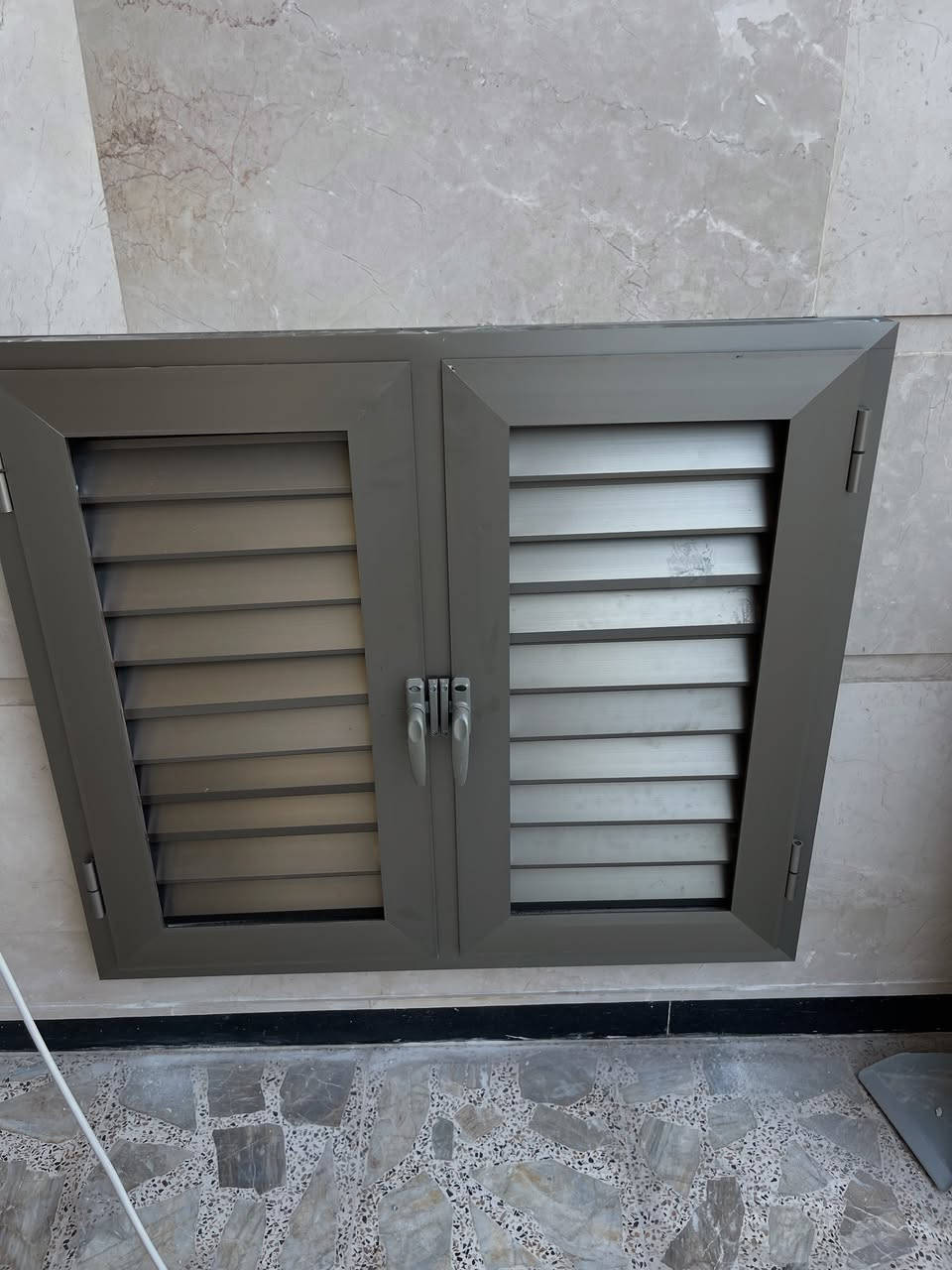 تم بحمد الله تجهيز بيت سيد حيدر 
 شبابيك ألمنيوم مقطع 7.5 دبل جام 6  ملم مقسّى
 شبابيك المنيوم مفصلي  
أبواب مفصلي  
ابجورات خارجيه 
لون شمباني 
بمواد تركيه ضمان 10 سنوات 
لاستفسار مراسلة الصفحه 
او الاتصال بنا على الارقام 
📞 *********** 
او زيارة معرضنا 
📍 حله - قرب جسر الثوره - طريق بغداد - مقابل ابو مروه للسيراميك
