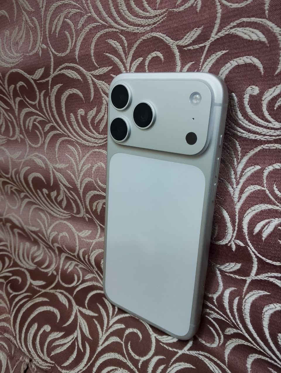 سلام عليكم ايفون 17 برو ماكس نسخه هونك كونغ ذاكره 256  سعره 2150 مكاني بغداد المدينه قطاع 2 (***********)
