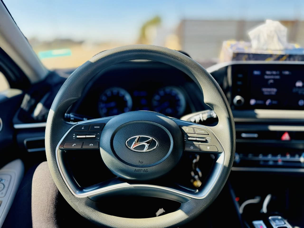 سيارة سوناتا للبيع
موديل 2023 وارد امريكي 
مكفوله كفاله عامه من الضربه او الحادث 
سياره جديده ماشيه 68 الف
المواصفات 
شاشه.  كامره خلفيه. رادار امامي. تحكم استرين.  
كير دكم.  هاند بريك كهربائي. تدفه تبريد فول. 
محرك 2500 
رقم انكليزي   سنويه جديده بأسمي 
مكان السياره ديوانيه
السعر 185 وبيه مجال بسيط 
***********
