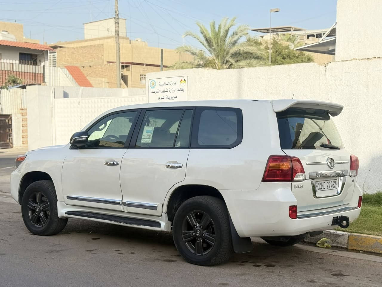 السلام عليكم لاندكروزر 2012 للبيع 4600 V8 صبغ احزام للاستفسار *********** السعر  270 وبيها مجال
