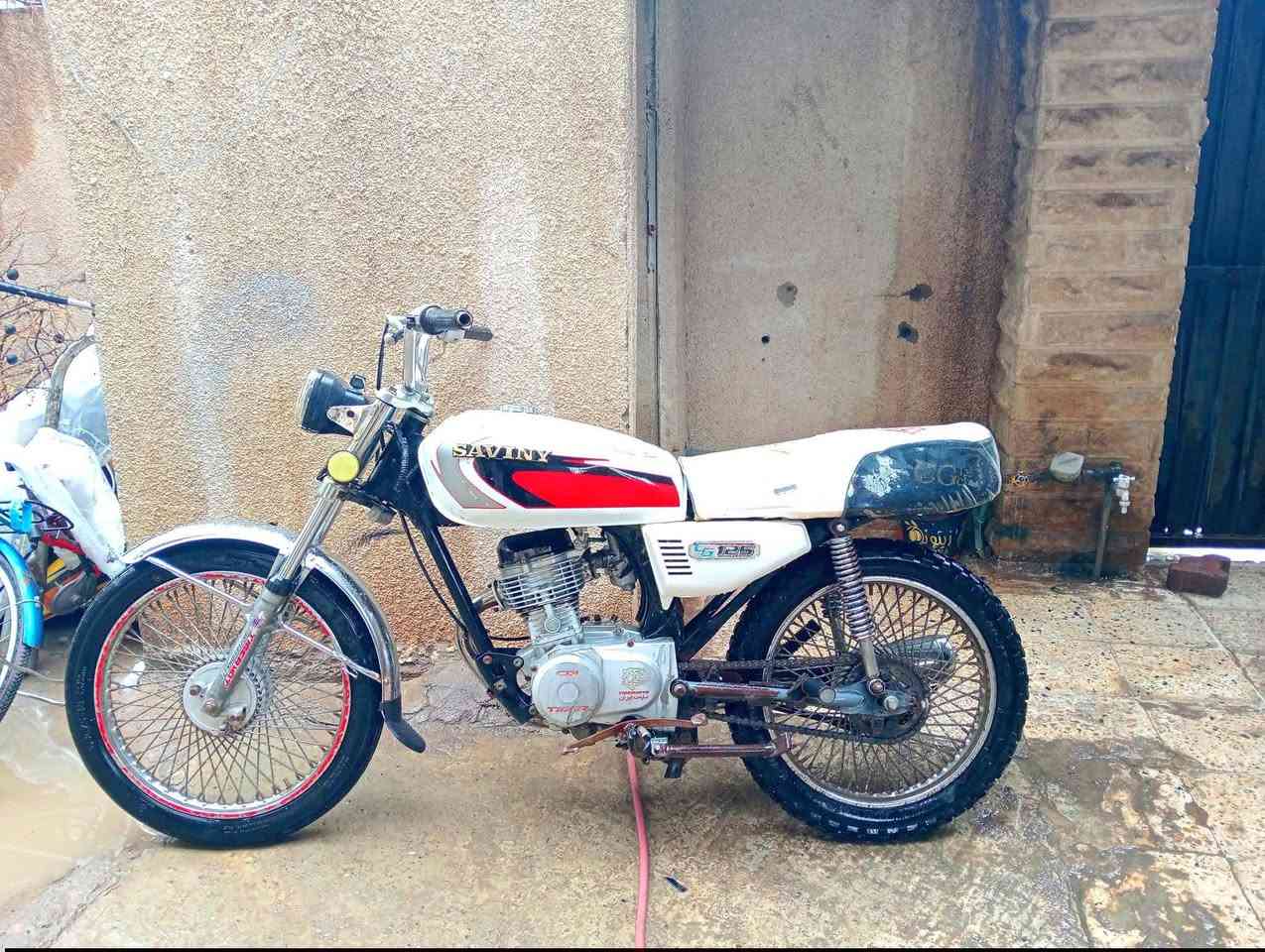 السلام عليكم ماطور تايكر موديل 19 مكينه حلوه تحريكه معدل نار وياله عدله تواير نضاف لايت شغال مكاني ايسر حي البكر السعر 260 وبي مجال شراي انتصل ***********
