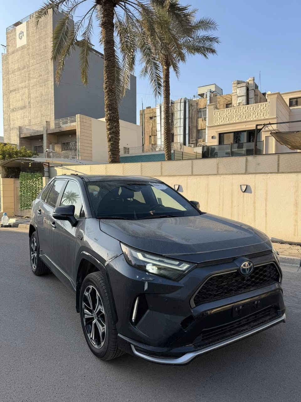 السلام عليكم
للجنايه للجنايه !!! 

‏ Toyota RAV4 Prime XSE Premium 

2024/9 انتاج 
فل اوبشن اعلى مواصفات براف فور  بلك ان هايبرد بانزين ١/١ 
السيارة وارد امريكي زيرووو من الوكاله ماشية ١٥٠ مايل فقط 
بيه تعديل بارد باب الامامي اليمنه راجع بلادي وبيه صبغ تكمة الباب الخلفي شبر وحار قرن الجاملغ اليمنه 
السيارة مكفوله وكاله
بدون الغود بدون شاصي 
السياره زيرو ريحة الشركة 
رقمه فحص موقت تسجيل جميع محافظات العراقية 
وهاي صور الحادث مرفقة
للتواصل  
***********
مكانه بغداد المنصور
