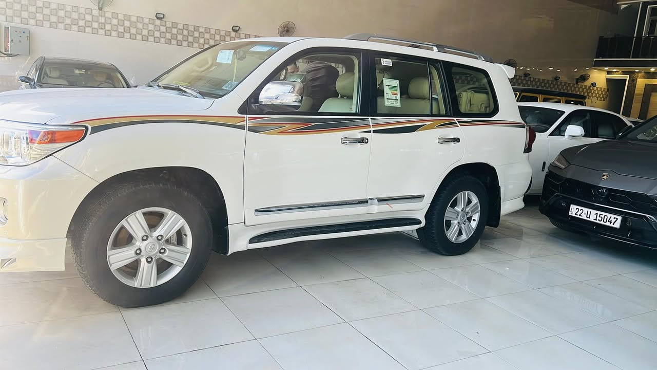 السلام عليكم 

لاندكروزر 2015 

محرك 6 سلندر

8 ايرباك 

حساس+ كامره 

جلد 

ماشيه 167

مكفوله من الصبغ والتبديل والفتح 

بارد بالجاملق الخلفي فقط 

للستفسار 

***********
