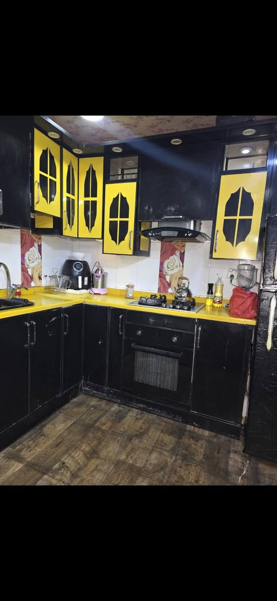 كاونتر لبيع مع الطباخ والفرن والمرشحه والخلاط لبيع مكاني شعله ام نجم 
٧٥٠لف وبيه مجال قليل
***********
