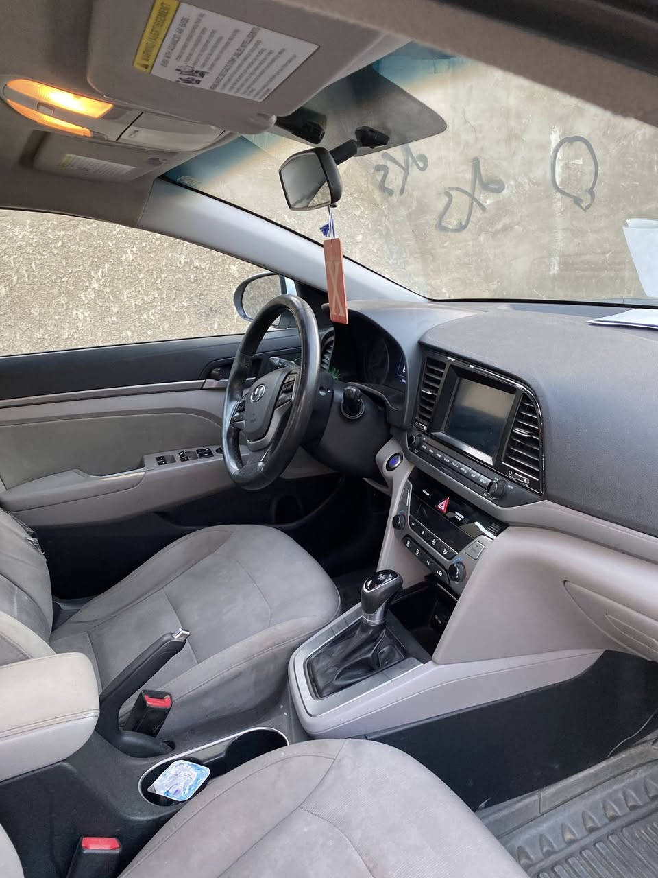 سلام عليكم النترا موديل 2017 أمريكي حادثها دعاميه خلفيه فقط وهنا صار بيها صبغات بدون معجون السونار كدامكم رقم اربيل بأسم شركه السياره بصمه محرك 1800 السعر 115 وبيها مجال قليل عنوان بغداد المشتل ***********
