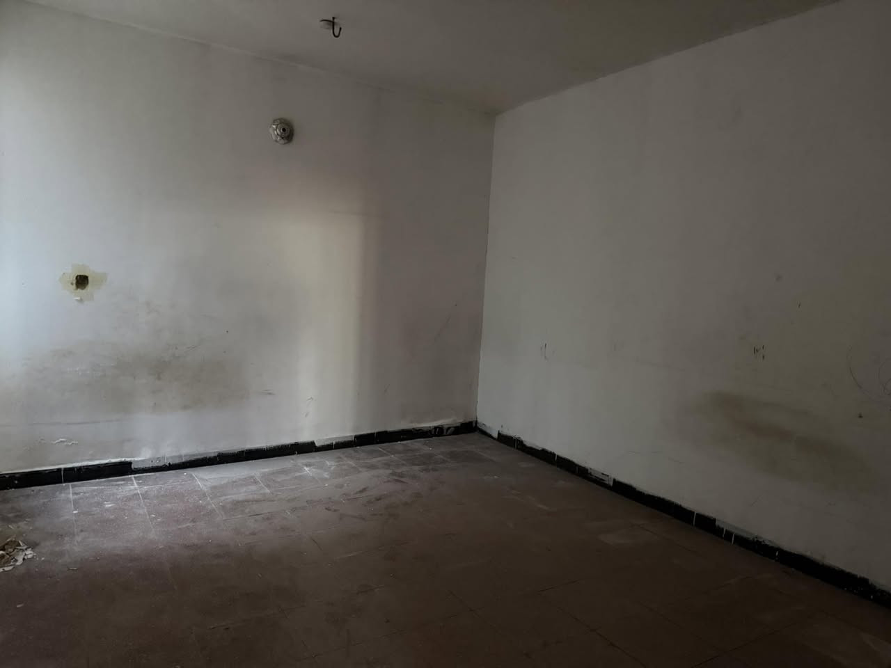 دار فـٓــــــارغ للأيجٓـــــــار مـــحـــاربيــــن قــــريب جــــدا من شـــارع 60  مقابيل #مجمع التاج #الطبي 
_________________
المساحـــــــة// 150م 

الواجهـــــــــة //  7.5م

النــــــــــــــزال // 20م 
_________________
🧱#الطابــــــــــــــق #الأرضـــــــــــــي 
غرفـــــــــــــة وصالــــــــــة وهـــــــــــول ومطـــــــبخ ومجـمــــــــع صحـــــــــــيات ومنــــــــــــــاور...

🧱#الطابــــــــــــــق #الثانــــــــــــــــي 
غرفـــــــتين نــــــــوم  ومــــجـــمـــع صــــحـــيات 
______________
 
______________

#مكتـــــــــب
                🏘️أمــــــــلاك بابــــــــل للعقـــــــار🏘️
#الكــــــــائن

☎️ *********** واتساب☎️‏‪0782 220 3665‬‏ واتساب
    شارع_الكرامة_قرب_الضريبة_مقابل_التخطيط_العمراني
        
_____________________________________________
