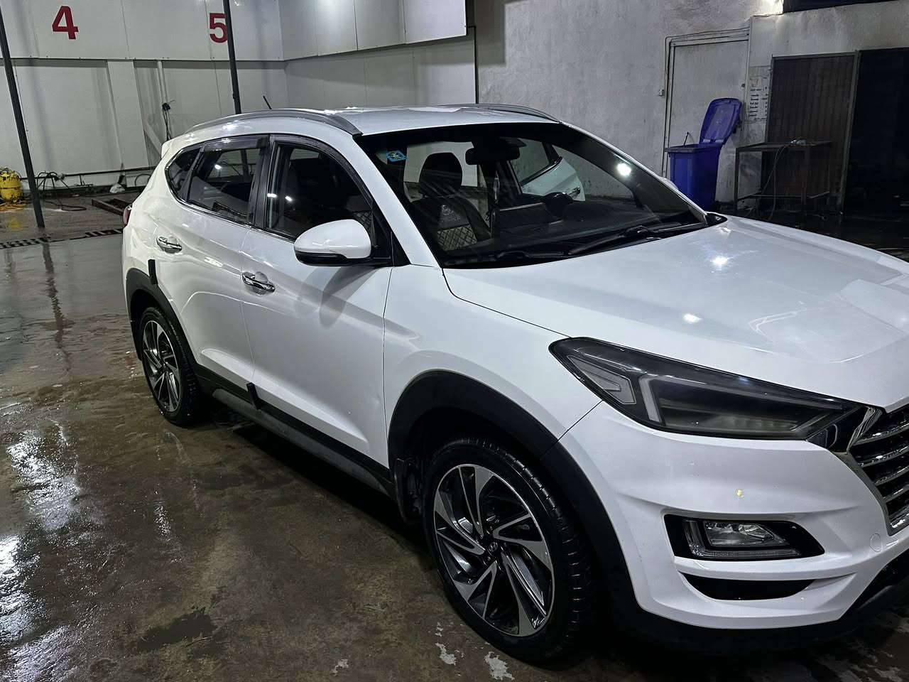 سلام عليكم توسان ٢٠١٩ ماشيه ٩٥ الف 
مواصفات كشنات ٢ كهرباء 
كشنات جلد
كامره امامي خلفي 
دشبول وبيبان صاج 
ويل الكبير سبير كبير 
٥ عدسات زنون 
شاشه كبيره وصور كلشي واضح سونار مرفق مع منشور ستعمال شخصي مال بيت 
مكان بغداد السعر ١٨٠ بيه مجال
رقم تلفون ***********
