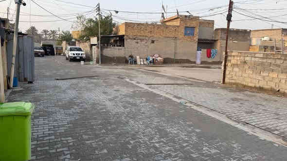 البيت ب65واليريد يشتري الغراض هم نبيعهن حي الصدرين قرب الجامع الامام علي المساحة البيت 130 متر 
*********** مهند ياسر
انا مكلف بالنشر
