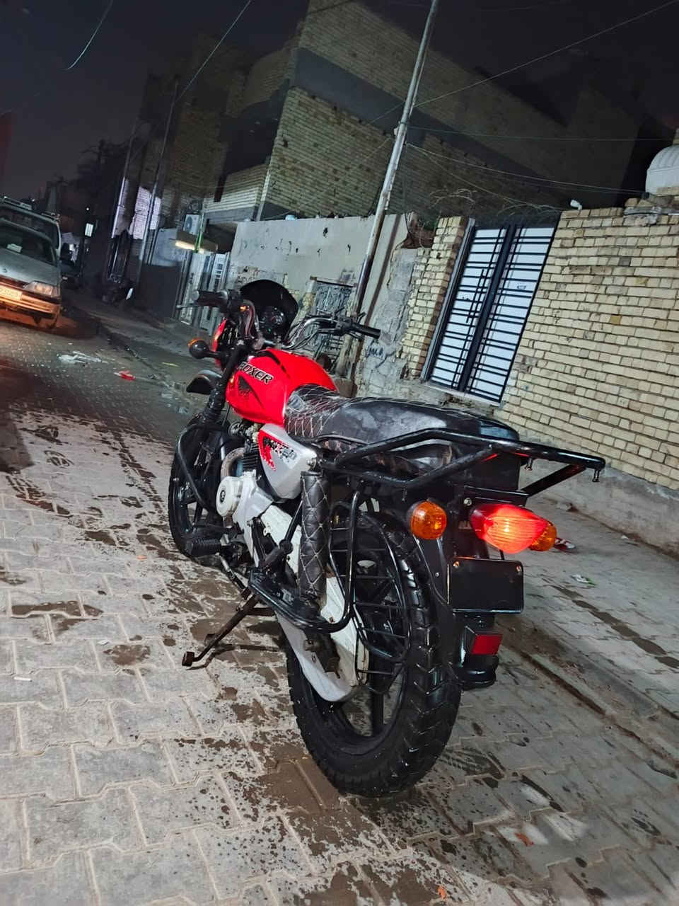 السلام عليكم دراجه بوكسر موديل ٢٠٢١دراجه نضيفه مال مامشتغله دلفري للبيع السعر ١٤٠٠مكاني بغداد الشعله دراجه نضيفه فول تواصل خاص  أو واتساب ***********
