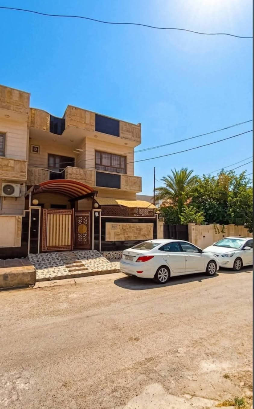 🏡 دار للبيع في القادسية الثانية – موقع مميز قرب مدرسة زهرة المدائن

فرصة سكنية رائعة لعائلة تبحث عن الراحة، المساحة، والبناء الحديث.

📐 المساحة: 150 متر مربع
📏 الواجهة: 7.5 متر

🔹 الطابق الأرضي:
✅ كراج سيارة
✅ غرفتا نوم
✅ هول استقبال واسع
✅ مطبخ حار وبارد
✅ صحيات منفصلة

🔹 الطابق الثاني:
✅ 3 غرف نوم
✅ غرفة ماستر (سويت)
✅ هول
✅ صحيات منفصلة

⭐ بناء حديث ومواصفات ممتازة
⭐ شرط التحويل وقرار التمليك متوفر
⭐ موقع هادئ وقريب من الخدمات والمدارس

📞 للاستفسار والحجز:
***********

📍 مكتب أحمد الحاج هاشم لتجارة العقارات

🔹 نستقبل جميع عروضاتكم العقارية (بيع – شراء – إيجار).
🔹 لدينا أراضٍ ودور وشقق ومحلات تجارية بمناطق مختلفة.
🔹 خدمات بناء وتنفيذ وإشراف هندسي بأيدي كوادر متخصصة.
🔹 معاملات الإفراز والتمليك والتحويل ومتابعة المعاملات العقارية.
🔹 تقييم العقارات وتقديم الاستشارات العقارية مجاناً.

✨ ثقتكم أساس نجاحنا، ونسعى دائماً لتوفير أفضل الفرص العقارية بأفضل الأسعار.

