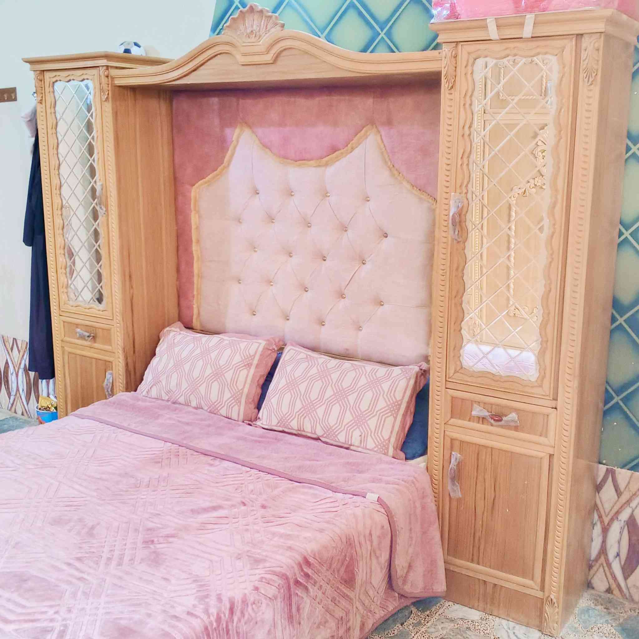 السلام عليكم غرفه نوم صاج عراقي اصلي غرفه نضيفه لمكان بغداد ***********
