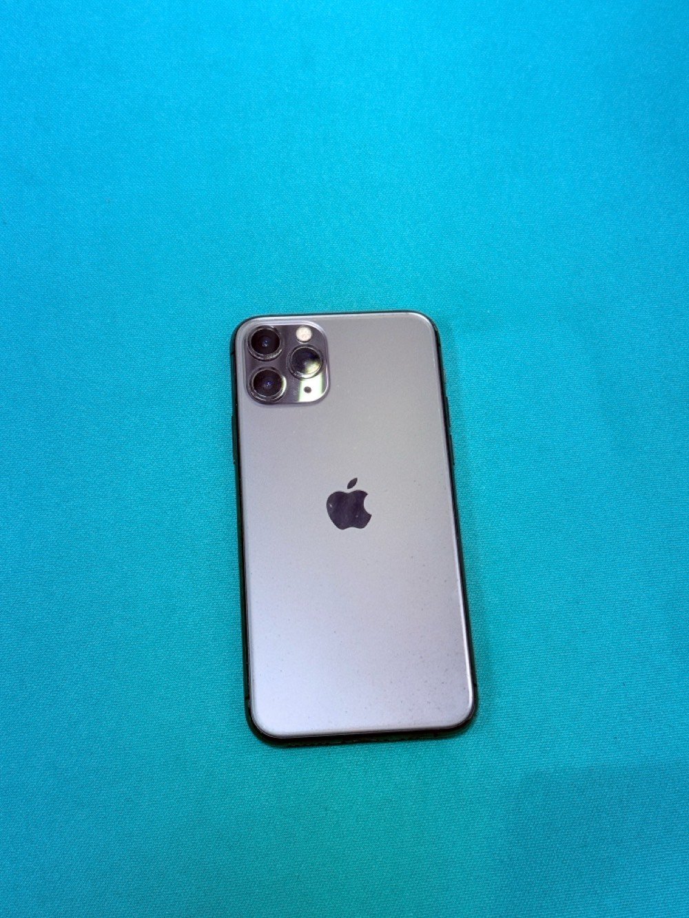 جهاز ١١برو جهاز على وضع الشركه جهاز لا مفتوح ولا داخل صيانه جهاز كلشي شغال بي جهاز ذاكره ٢٥٦ بطاريه ٧٢ العنوان بغداد الشعب شوك شلال 