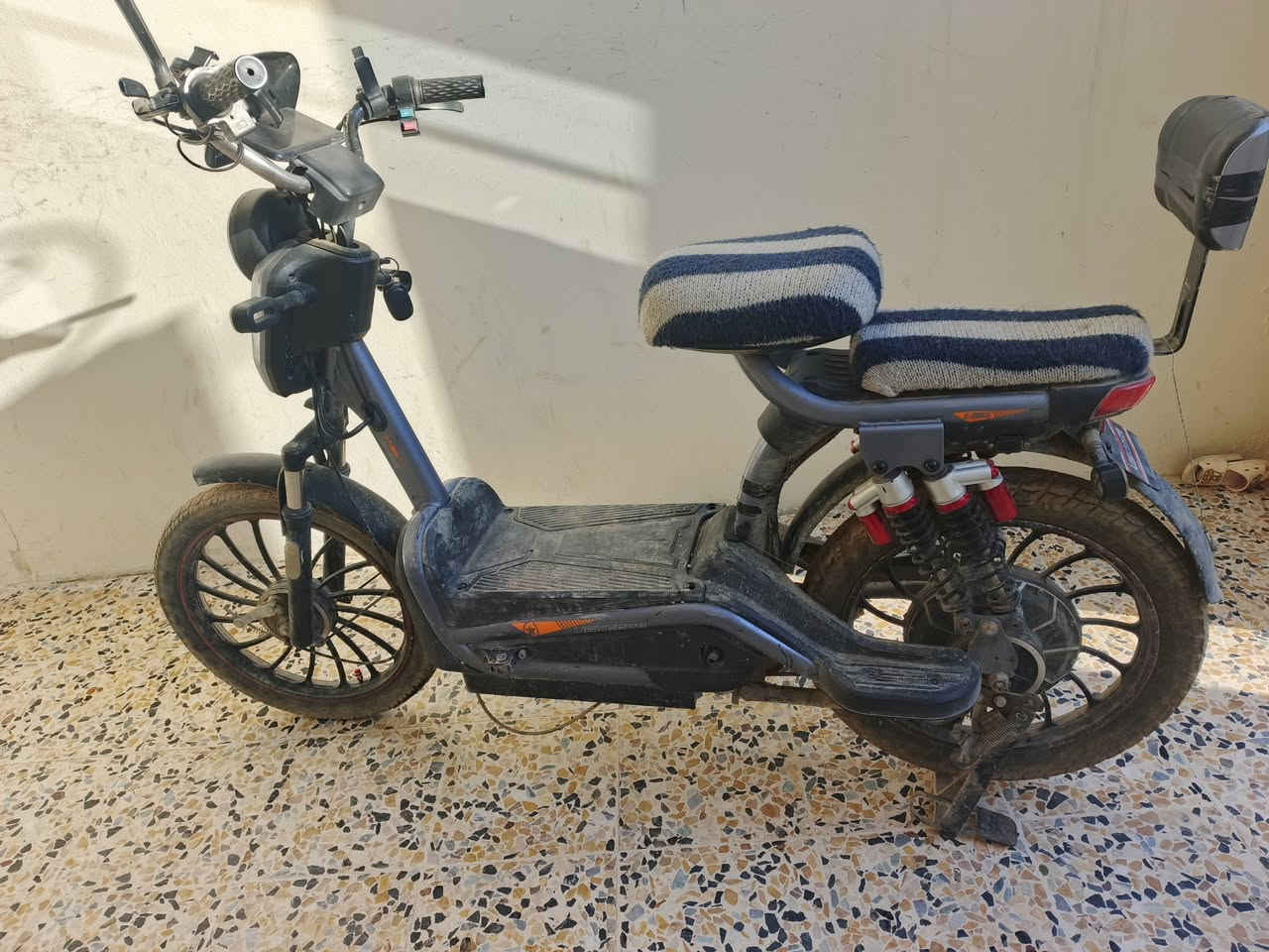 سلام عليكم
ماطور شحن الحجم 20
ناقصو بطاريات بس
السعر 170وبي مجال 
***********
مكاني الايسر قرب دائرة المرور
