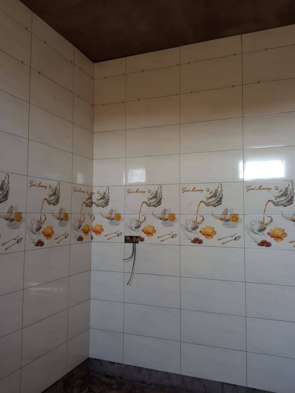 السلام عليكم 
خلفة سيراميك بورسلين 
حاليآ متفرغ ***********
@إشارة ٠
