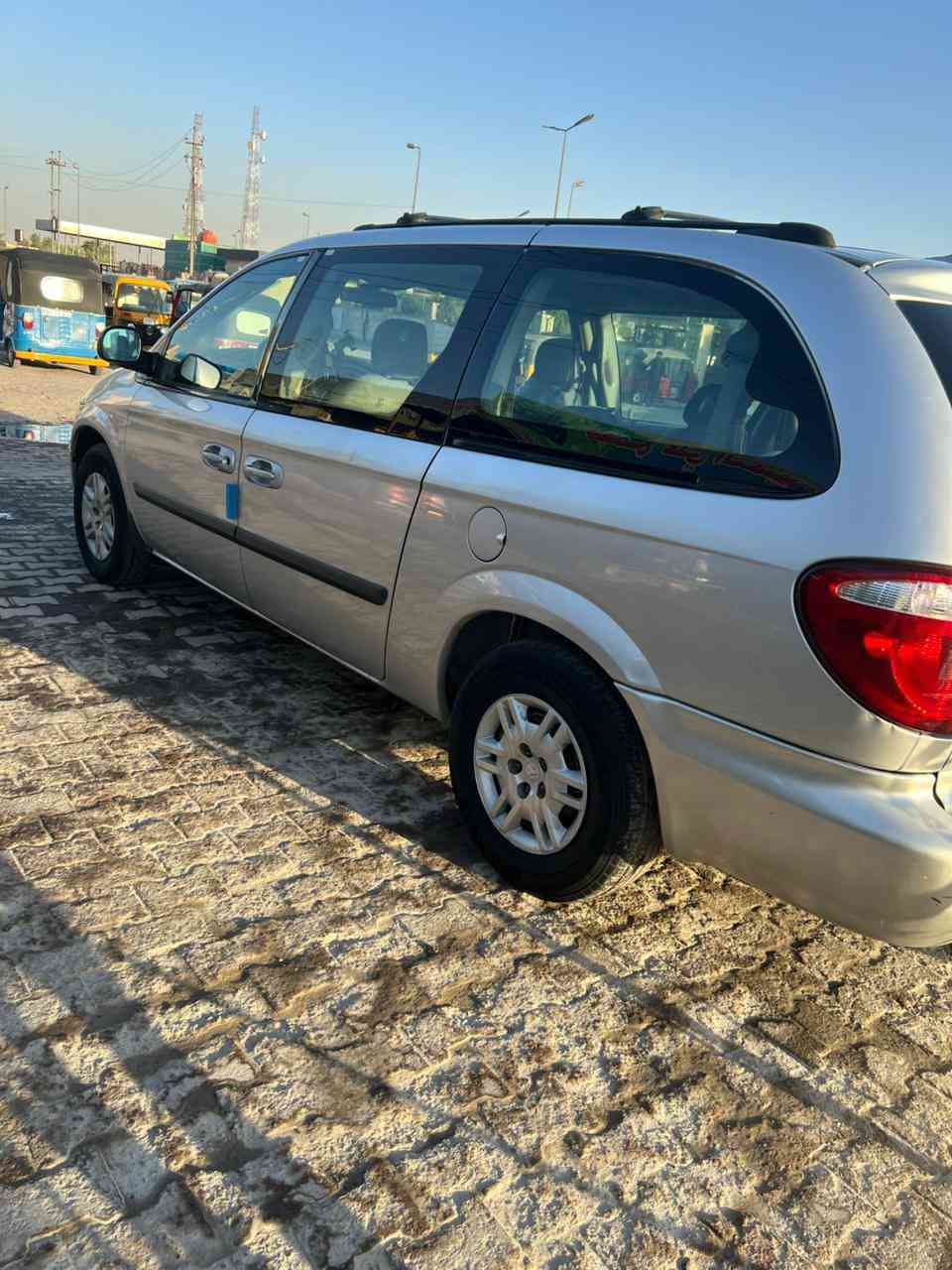 لسلام عليكم دوج كرفان 2005 باب طويل v6 سياره مصبوغه عام جماليه كفاله كير محرك حداديه كله جديد امامي خلفي تخم تاير غرفه مالته نضافه فول شاشه كامره خلفيه منضومة زنون شمسي منضومة المي كله جديده تبريد ثلج تدفئه نار 
سياره مال جناي رقم نكليزي جديد تحويل ثاني يوم 
مكان سياره بغداد السعر 80$وبيه مجال حك الجيه 
***********
